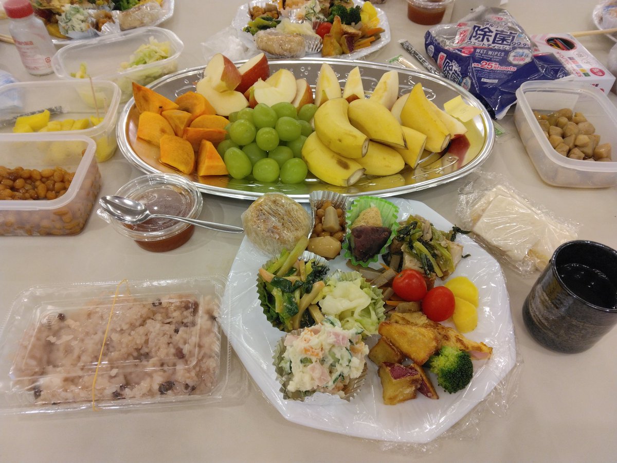 eY7X3X1Srq39142's tweet image. 《今日の出来事🍌2025.11.28🍇》
今日は祭祀があり、一品持ち寄りで、食事会をしました。
参加された方々の心のこもった手作り料理🍲で、お腹いっぱいになりました。
柿がいっぱい採れる時期ですが、「柿ゼリー」を初めて食べました😋
＃柿ゼリー
＃食事会
#家庭連合の真実