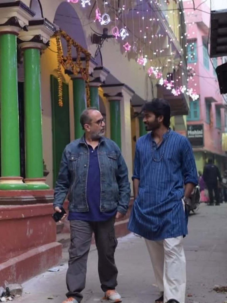 ChennaiTimesTOI's tweet image. #Dhanush sips kulhad chai in Varanasi, fondly reliving his #Raanjhanaa days