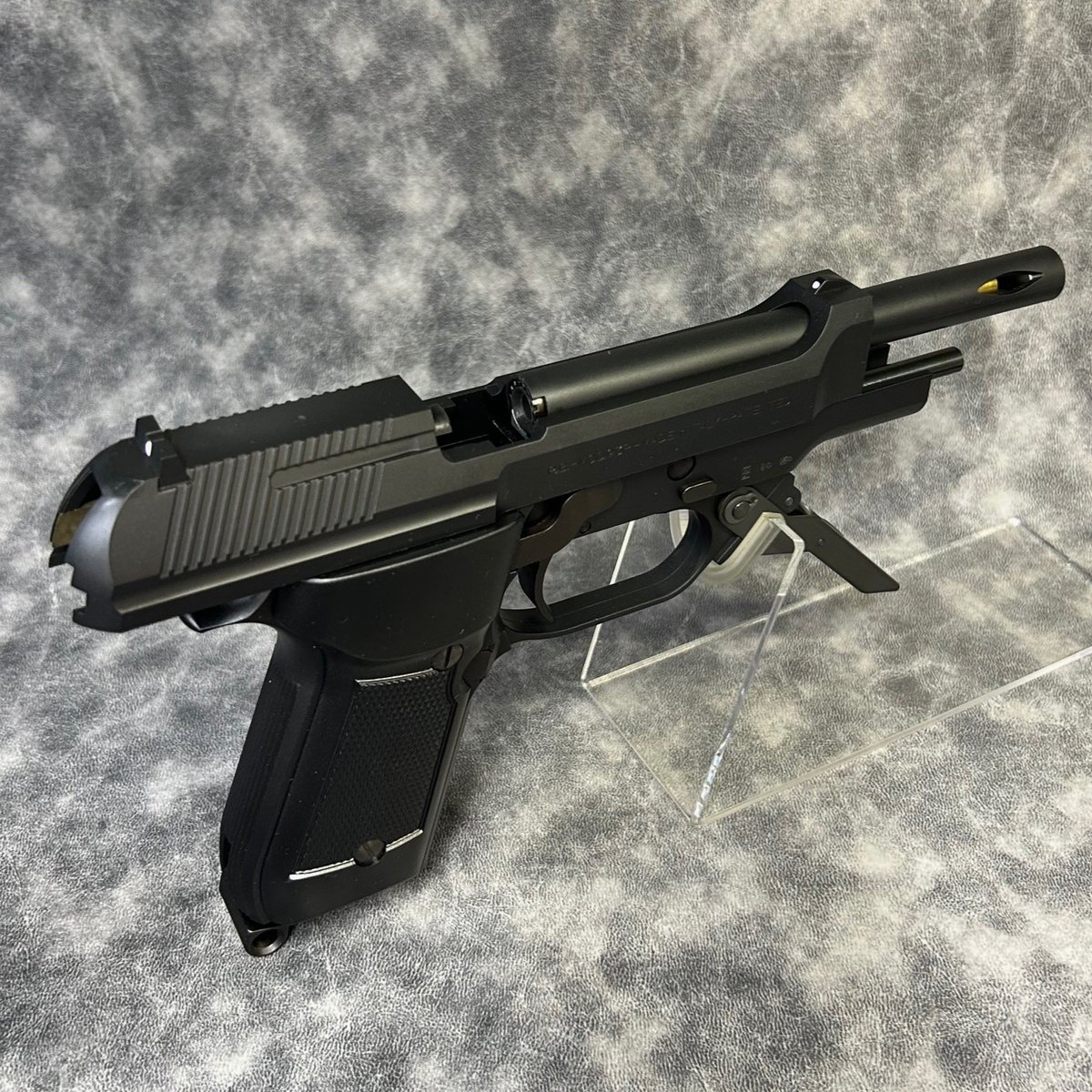 vs_hsakihabara's tweet image. 【#エアガン】寒くなったらCO2
KSC『M93R ｾｶﾝﾄﾞﾊﾞｰｼﾞｮﾝ（CO2）ABS』32,780円（税込）

セミ・3バーストモードでの射撃が可能！（装弾数32発）
さらにCO2なら 季節を問わず安定した射撃も可能！

この冬⛄大型拳銃は如何ですか！
#ホビスク秋葉原 #93R