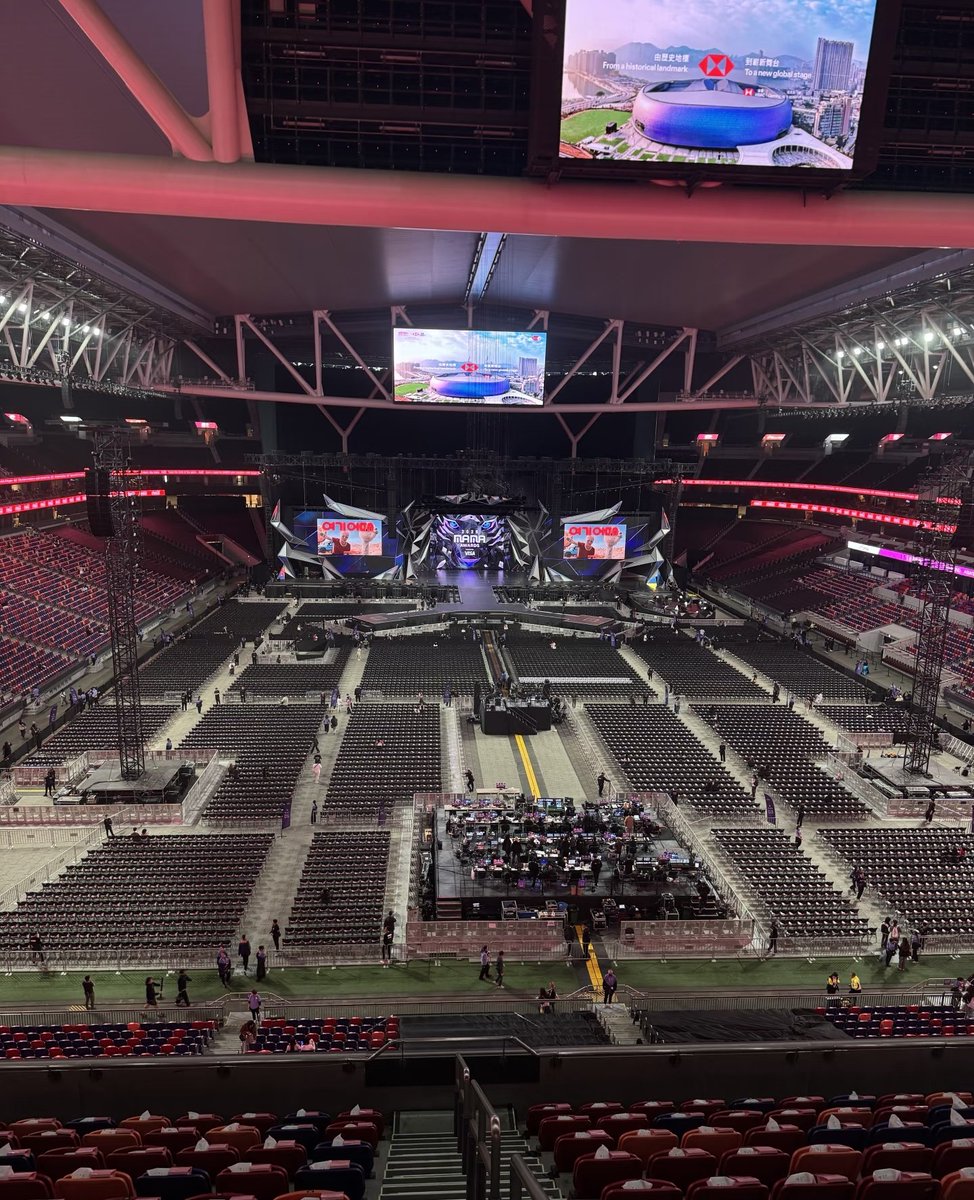 Stage and Artist Seats at the 2025 MAMA AWARDS #Hearts2Hearts