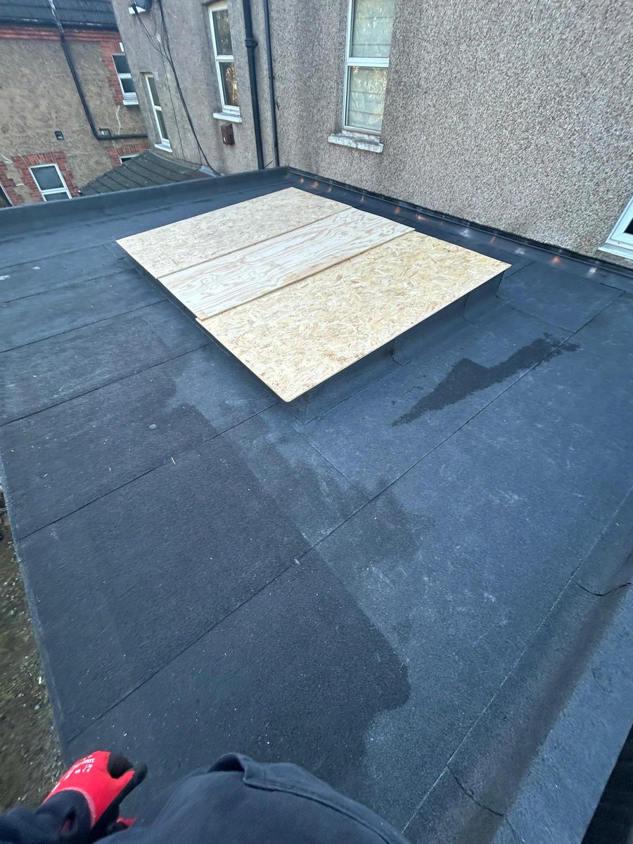 Recently installed flat roof for a regular builder using  3 layer torch on felt roof. It was challenging especially in icy conditions. #scjroofingsolutions #roofing #bromley #construction #roofman #UnitedKingdom #london #roofs