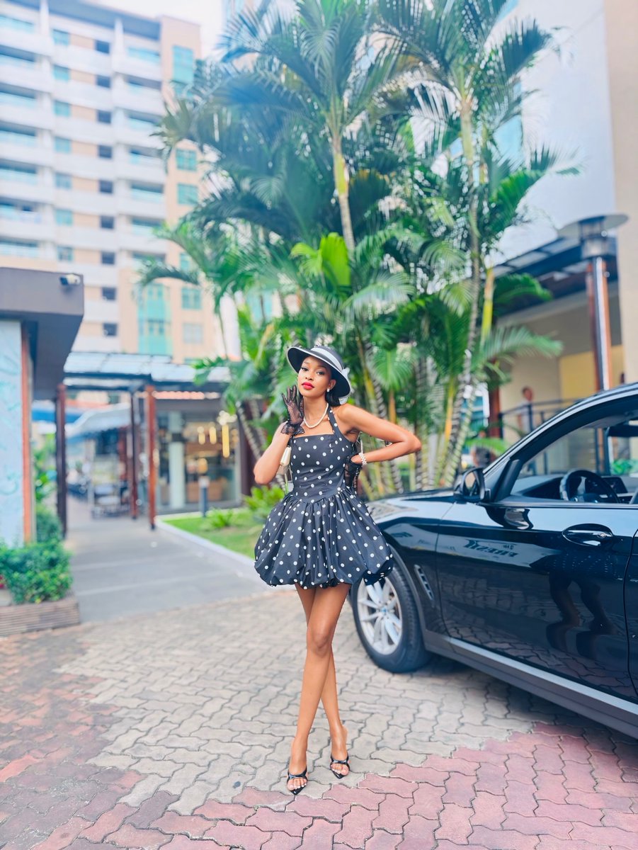 identifiedglob's tweet image. DAY ONE IN VIETNAM 🇻🇳 • THE RISING DRAGON 🇿🇼🐉

Miss Cosmo Zimbabwe 2025 Lisa Sibanda is officially on the ground in Vietnam, proudly representing Zimbabwe at the 2nd edition of the International Miss Cosmo Pageant

Vietnam, get ready… Zimbabwe has ARRIVED! 🔥

#misscosmo2025