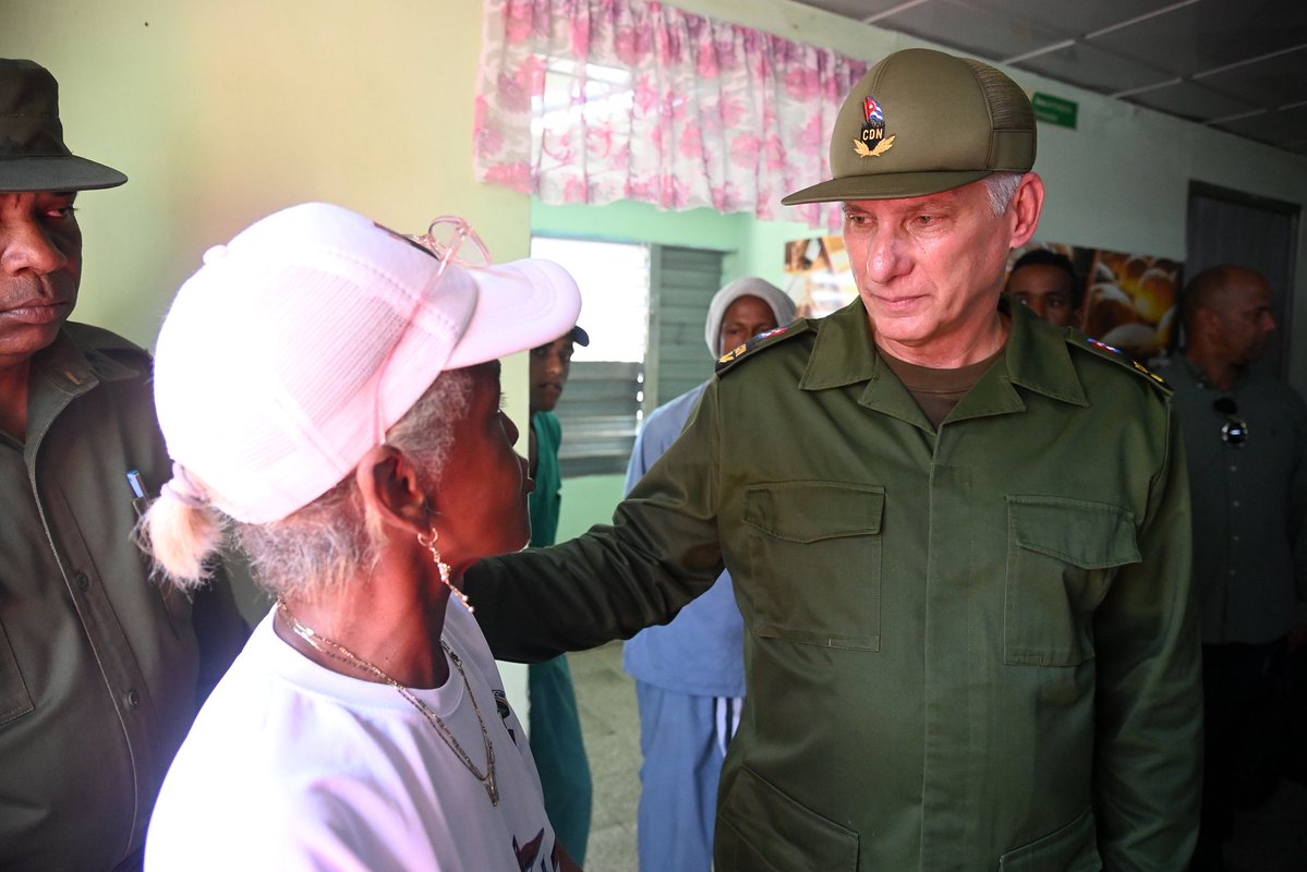 DiazCanelB's tweet image. Todas las fuerzas del país se ponen en función de Santiago de #Cuba, para dar el impulso definitivo en la recuperación de servicios vitales de la provincia por donde entró el huracán Melissa, causando grandes estragos. Así lo precisamos ayer en Consejo de Defensa Provincial.

1/2