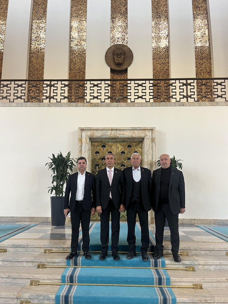 Bugün 39. Kurultayımızda bir araya gelerek sözümüzü yeniliyor, irademizi tazeliyoruz.
Cephe; adaletin, emeğin, dayanışmanın ve direnişin sesidir.

Birlikte yürüdük, birlikte güçlendik; şimdi birlikte daha büyük hedeflere yürüyoruz.
Hiçbir karanlık, örgütlü iradenin ışığını