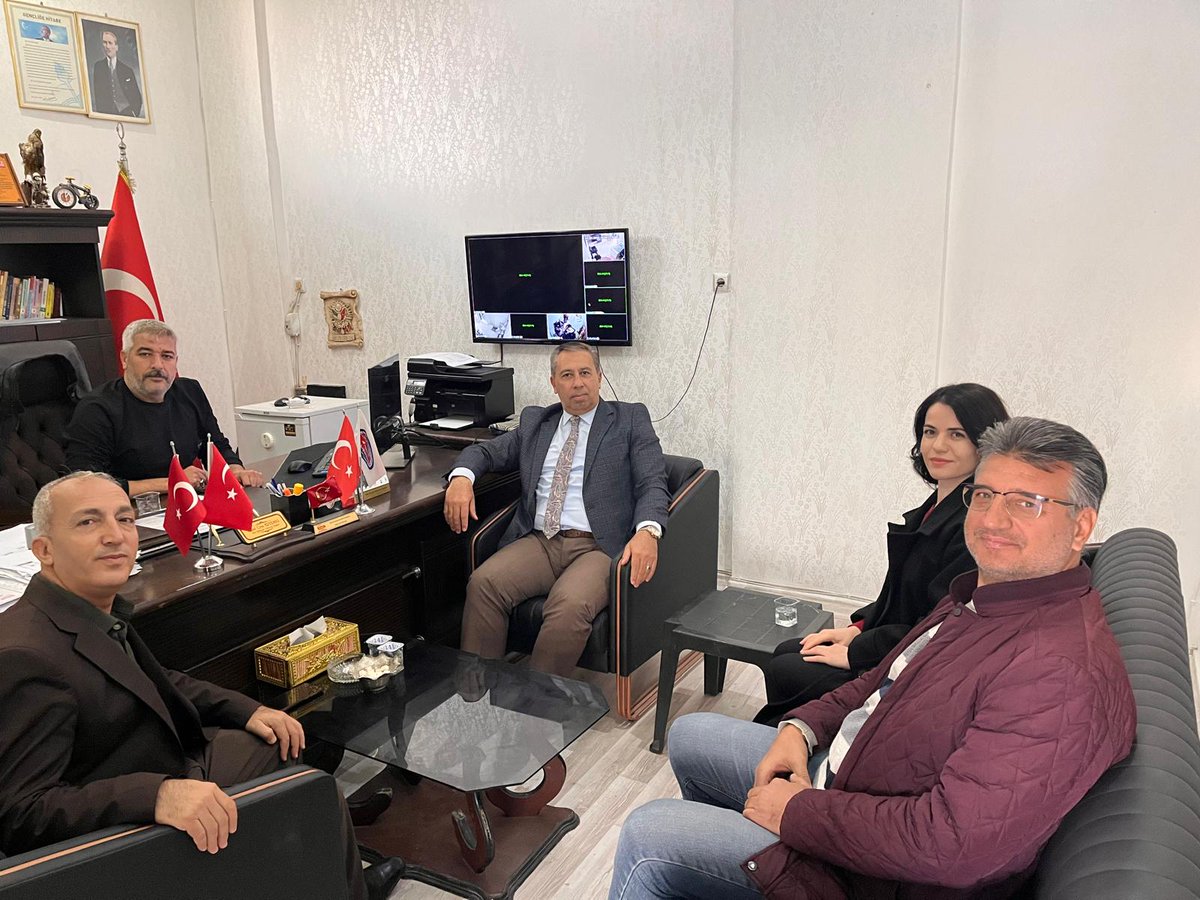 Kamu STK işbirliğini güçlendirme adına İlimizde kurulu bulunan Kilis Emlakçılar Derneğini ziyaret ederek dernek faaliyetleri içerisinde bulunan mesleki eğitim konularında yürütülen eğitim faaliyetleri konusunda bilgi alışverişinde bulunduk.
<a href="/icisleriSTi/">Sivil Toplumla İlişkiler Genel Müdürlüğü</a> 
<a href="/kilisvaliligi/">T.C. Kilis Valiliği</a>