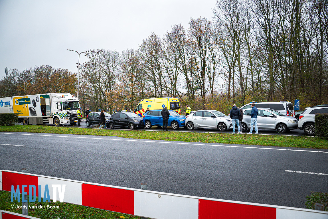 Kettingbotsing op Groene Kruisweg bij Heenvliet