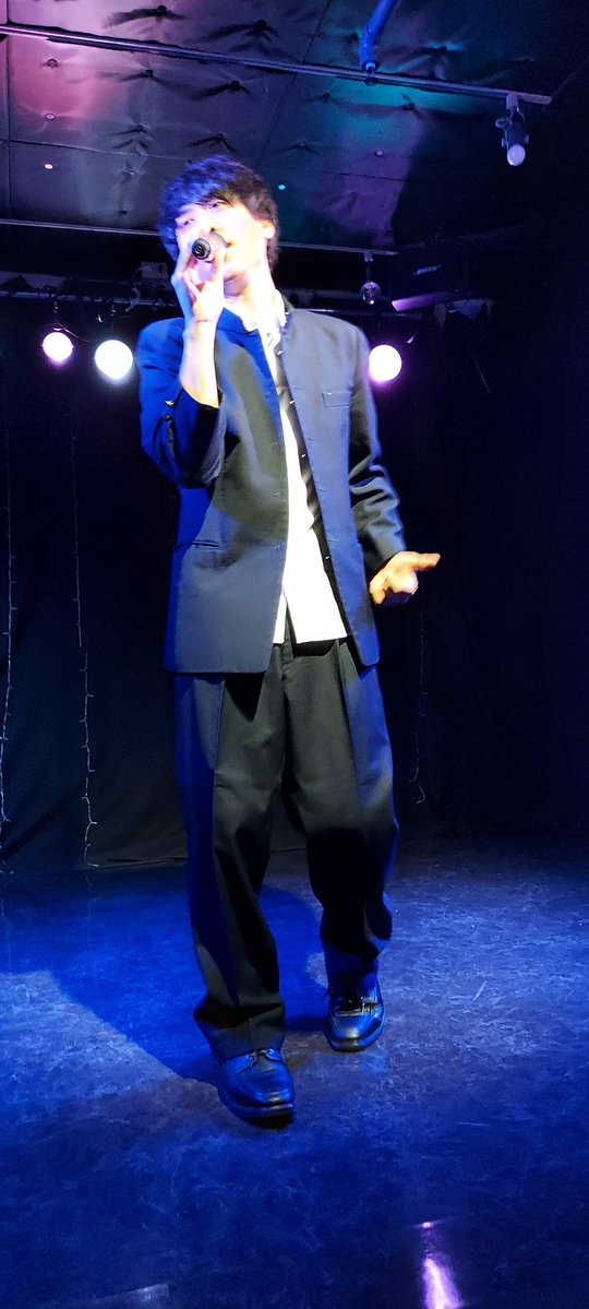 とりあえず、ビジュが良すぎて載せる。学ラン(リアルな)が未だに着れる体型コントロール能力をさらりと披露、さすがでございます。ボタンが無いのはアレですよ、卒業の時に行われるあの儀式の影響だそうです。あれ？いつかのNLGR+でファンプレゼントになってた？とりあえず、当時から人気があったと。