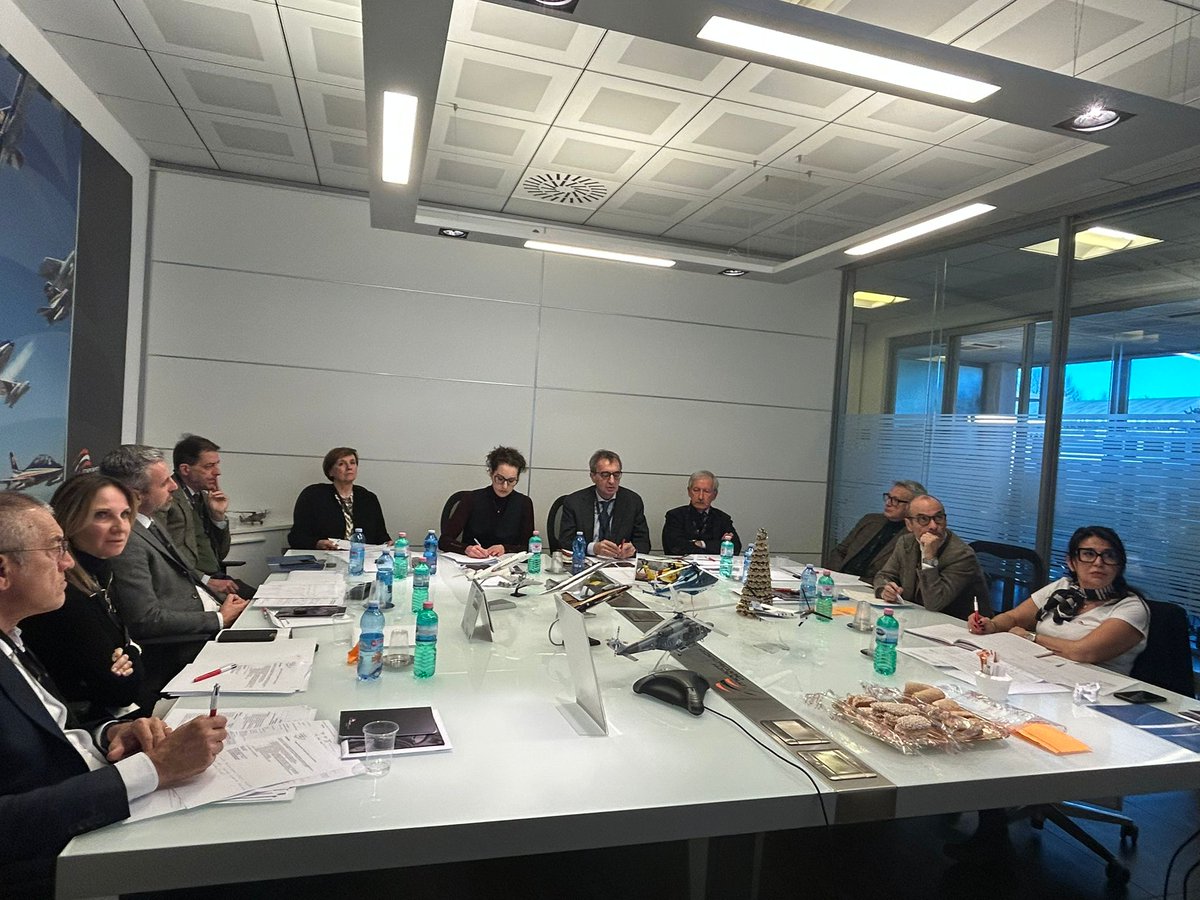 Si è svolta in Merletti Aerospace, ad Arsago Seprio, l’ultima riunione del Consiglio Direttivo del LAC, seguita da una visita agli stabilimenti. Al centro dei lavori il programma delle attività 2026, con nuove iniziative a supporto delle imprese del Cluster. #9CTL