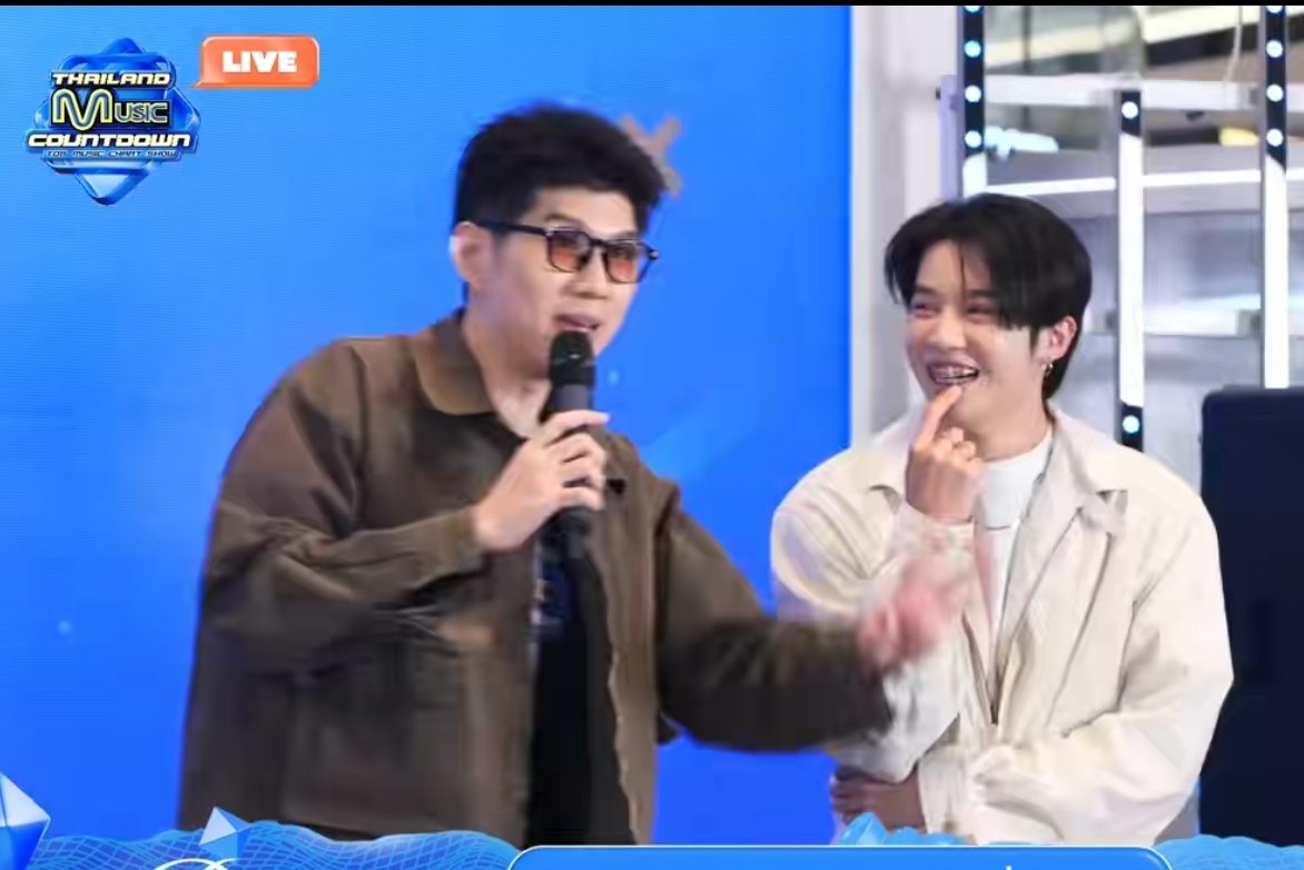 ThasnijaB's tweet image. จีเนียสสสสมาก
ตอนแรกก็งง น้องยื่นทำไรคนเดียว 🤣🤣
ยางเหล็กดัดฟันสีแดงงงงงง โอ๊ยยยยยย้งวานนนนนน #wanksda
#TMCLIVEXHOWLS #HOWLS_TH #HOWLS_NO2 
#MC999