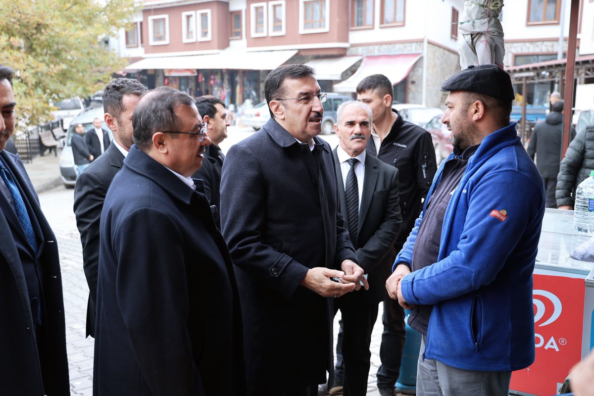 📍Doğanyol - Gökçe Mahallesi

64. ve 65. Hükümet Gümrük ve Ticaret Bakanımız, Milletvekilimiz Sayın Bülent Tüfenkci, Doğanyol Belediye Başkanımız Hakan Bay ve İlçe Başkanımız Suhat Öz ile birlikte, Gökçe Mahallesinde faaliyet gösteren kıymetli esnaflarımızı ziyaret ederek hayırlı