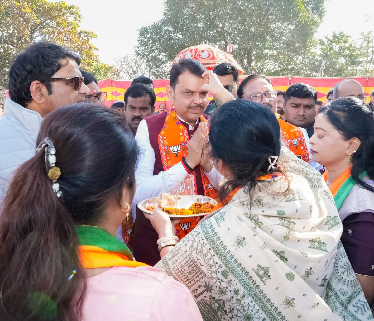 Devendra_Office's tweet image. 🔸 CM Devendra Fadnavis at the &apos;Jahir Sabha&apos; in support of BJP candidates for NagarAdhyaksha of Municipal Councils and Nagar Panchayat &amp;amp; all NagarSevak candidates in Washim district. 
🪷 Nagesh Bali -  NagarAdhyaksha Candidate - Malegaon Nagar Panchayat
🪷 Anil Kendale -…