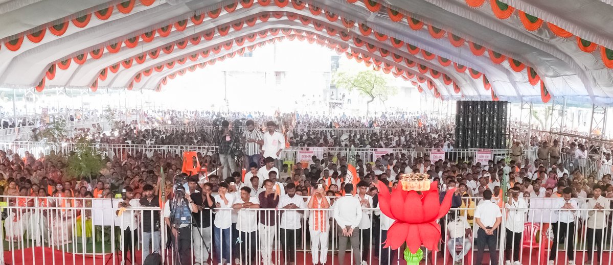 Devendra_Office's tweet image. 🔸 CM Devendra Fadnavis at the &apos;Jahir Sabha&apos; in support of BJP candidates for NagarAdhyaksha of Municipal Councils and Nagar Panchayat &amp;amp; all NagarSevak candidates in Washim district. 
🪷 Nagesh Bali -  NagarAdhyaksha Candidate - Malegaon Nagar Panchayat
🪷 Anil Kendale -…
