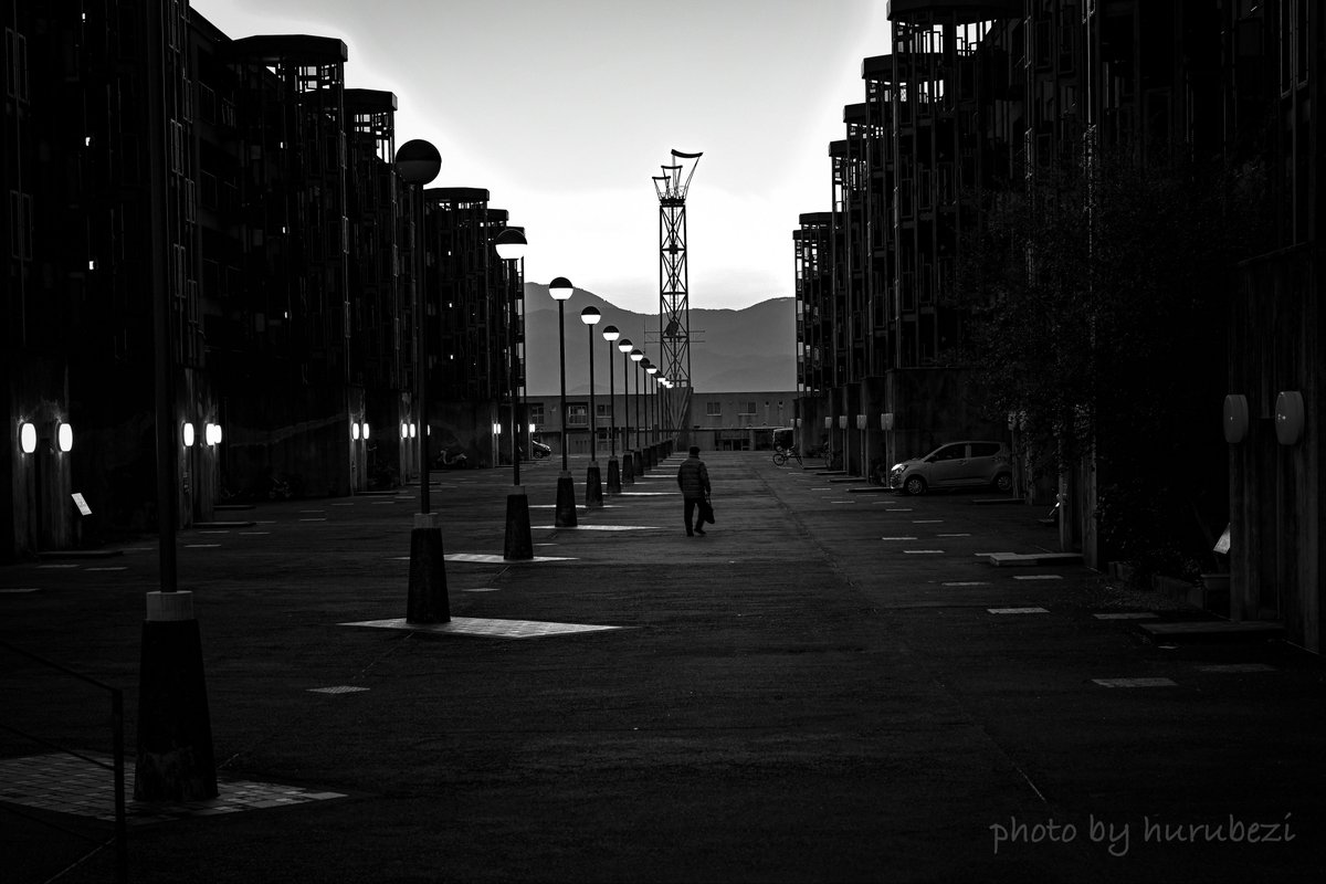 HurubeZ's tweet image. 夕暮れ一コマ🚶、

#モノクロ
 #ファインダー越しの私の世界ᅠ