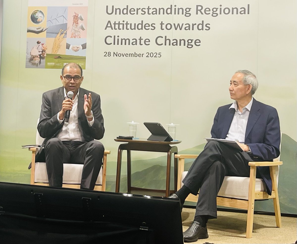 CCputhearath's tweet photo. Such a great opportunity to have face-to-face Q&amp;A with H.E. Dr. Janil Puthucheary, Senior Minister of State, Singapore 🇸🇬 
មិនងាយបានជួប ឯឧបណ្ឌិត ទេសរដ្ឋមន្ត្រីសិង្ហបុរី ចឹងសុំសួរចង់ដឹងពីទស្សនៈវិស័យខ្លះៗ🙏 https://t.co/R2fmnNq6bL