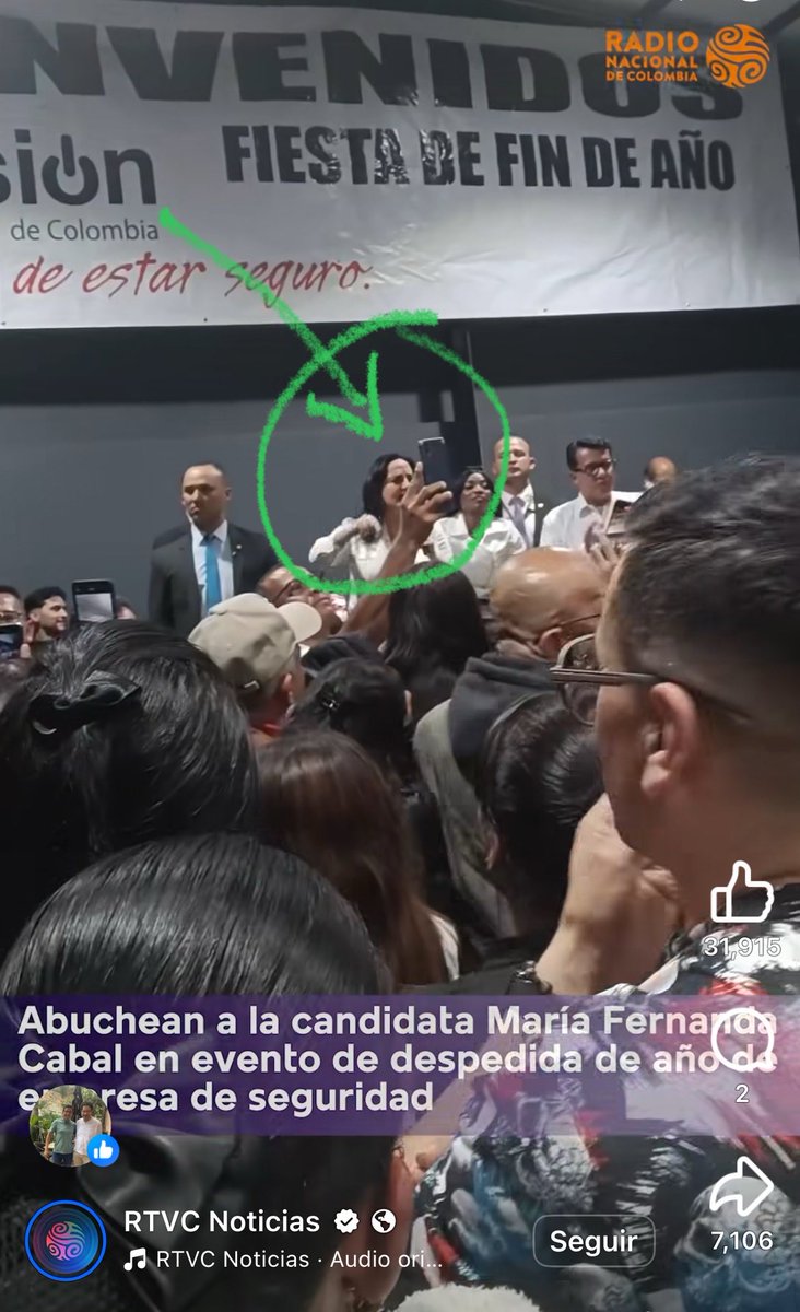 wilsonariasc's tweet image. Ella celebraba a gritos el saboteo a las  reformas sociales. 

Ellos son los trabajadores de una Cía de Vigilancia, algunos de los beneficiarios de la reforma laboral. 

Hoy le enseñaron que ya no pude pavonearse impune en sus espacios.

Gracias clase trabajadora colombiana 👇🏾