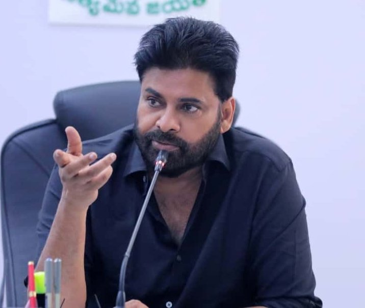 TOlMovies's tweet image. Most Handsome Politician In India ?

      🔃@ActorVijay        ❤️@PawanKalyan