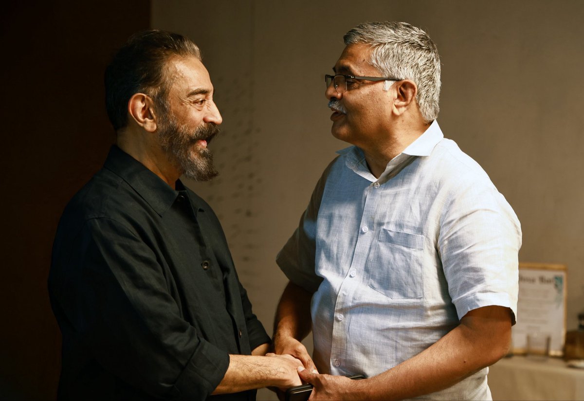 ikamalhaasan's tweet image. சிந்துவெளிப் பண்பாட்டு ஆய்வறிஞரும், உலகத் தமிழாராய்ச்சி நிறுவனத்தின் தலைவரும், முன்னாள் இந்திய ஆட்சிப்பணி அதிகாரியுமான நண்பர் திரு. ஆர். பாலகிருஷ்ணன் அவர்களின் பிறந்தநாள் இன்று. 

ஓர் எளிய பின்னணியில் பிறந்து தமிழ்வழியில் ஐஏஎஸ் தேர்வெழுதி வென்று காட்டியவர். தான் வகித்த பதவிகளில்…