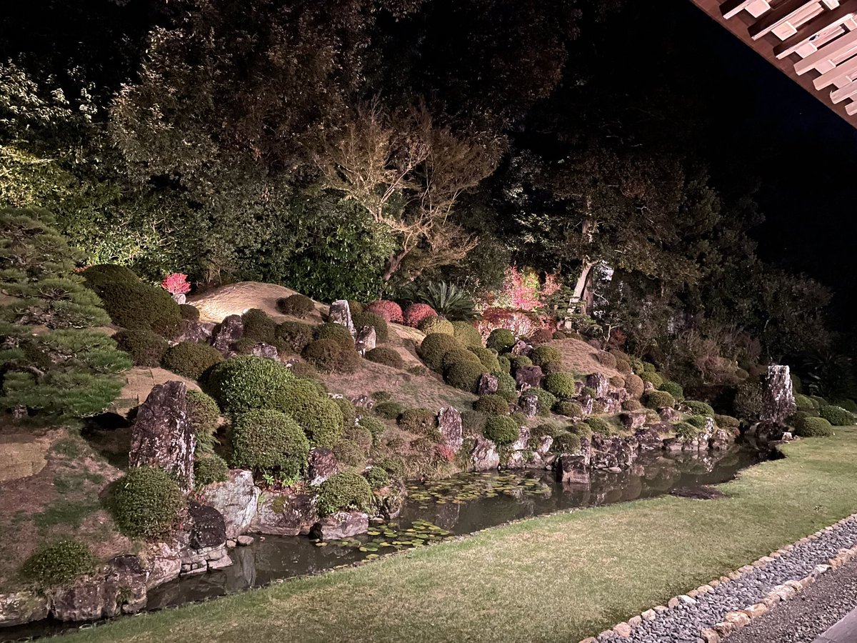 Kemonokai's tweet image. 色々な角度から庭園の様子をパシャリ
どこから見ても美しいですね

寺の拝観できる場所では資料展示のコーナーもあり、井伊直政の赤備えの鎧などもありました

ちなみにそこは写真撮影禁止だったので残念ながら画像なしです、すいません
#龍潭寺