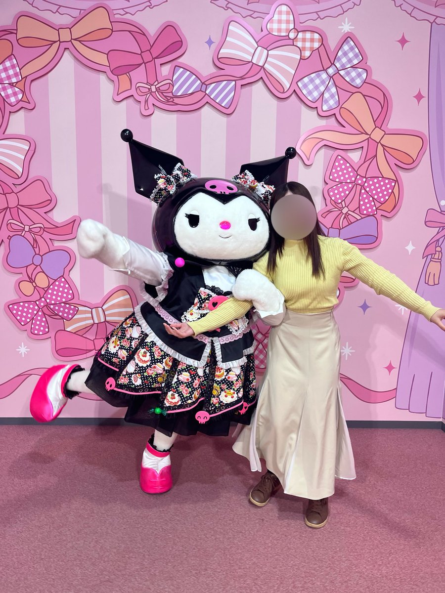 kuromisa_1031's tweet photo. 1枚目『ぎゅっ!!』 
2枚目 『おっとっと』
クロミちゃんうちのことめっちゃ好きみたい〜結婚しようね😭💐💍 https://t.co/mK2VWTiWi5