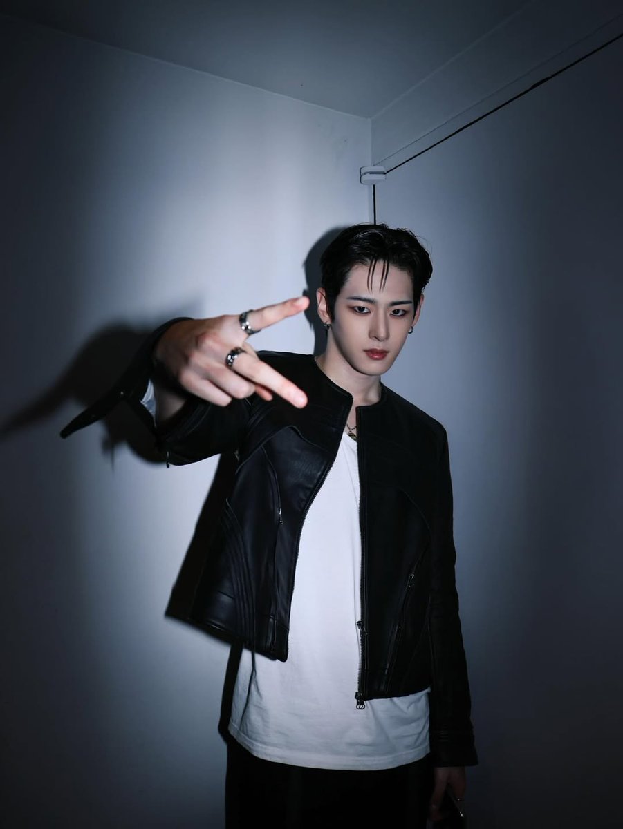 ㅤㅤ‹ ig @/nomad.is.here › 

📸

#JEONGJUNHO #정준호 #JUNHO #준호