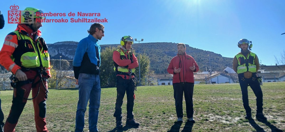 Visita al CIP FP de  #Lumbier para exponer nuestro  modo de funcionar y explicar conceptos básicos de seguridad al trabajar con el helicóptero de #rescate

Gracias por vuestra atención

#GRTNavarra