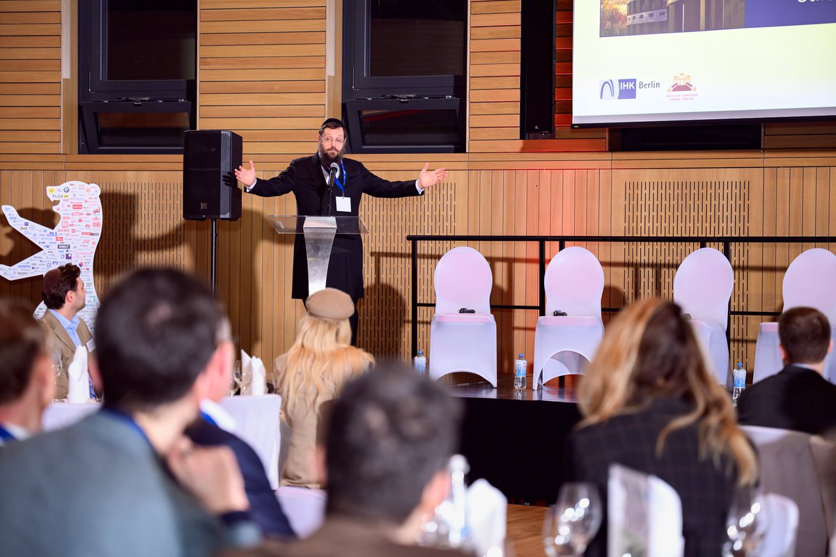 JewishBerlin's tweet photo. Ein starker Abend beim Deutsch-Jüdischen Wirtschaftsempfang auf dem Jüdischen Campus

Rabbiner Teichtal: „Diese Veranstaltung ging nicht nur darum, Brücken zu bauen, sondern Vertrauen zu schaffen und die Zusammenarbeit zu stärken.“

Gemeinsam mit der IHK Berlin setzen wir ein https://t.co/1S8TAXGSBY