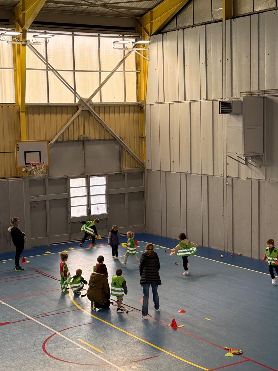 90 enfants de Coux et Alissas ont découvert les jeux coopératifs lors d’une rencontre usep à Privas. 
<a href="/Dsden07/">Ardèche-Direction académique</a> <a href="/ThiAumage/">Thierry AUMAGE</a>