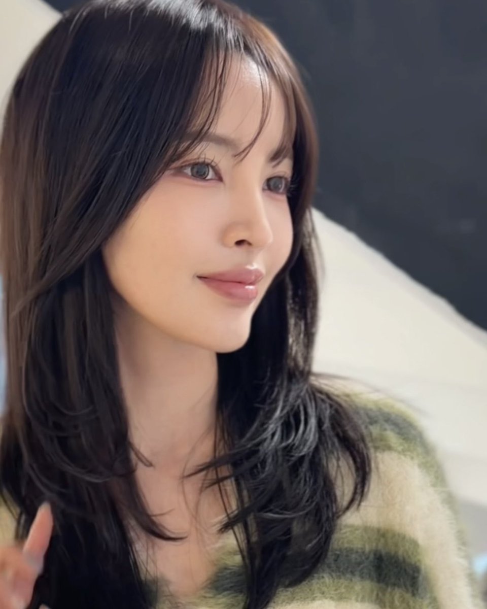 韓国で髪の毛切るなら絶対ハルさん

本当レイヤーカットの神。

超親切だし、日本人もたくさん行く明洞に
移動したから日本人も行きやすいと思う！

明洞にジュノヘア沢山あるんだけど
その中の明洞ストリート店(준오헤어 명동스트리트점)

本当カットとカラーも全部すごすぎて
大好き！