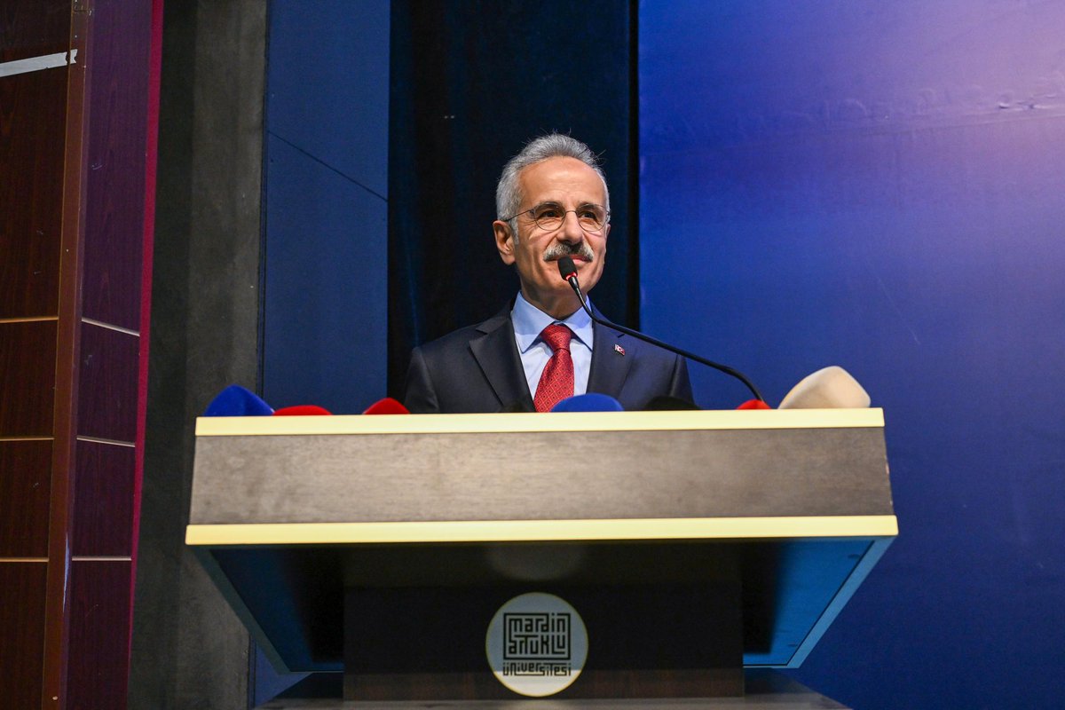 a_uraloglu's tweet photo. AK Parti Mardin İl Kadın Kolları Danışma Meclisi Toplantısı’nda dava arkadaşlarımızla bir araya geldik.

Cumhurbaşkanımız Sn. @RTErdogan’ın “Kadın siyasetin nesnesi değil, öznesidir” anlayışıyla; her mahallede, her köyde iz bırakan güçlü kadın kadrolarımızla yol yürümeye devam ediyoruz.

🌹 Kadınlarımızın iletişimdeki başarısı, sağduyusu ve merhameti; bu davayı en güzel şekilde anlatan en güçlü ses. 

Sizler hem hayatın her alanında aktif roller üstleniyor hem de yarınlarımızın mimarı olacak nesilleri yetiştiriyorsunuz. 

💫 Türkiye Yüzyılı hedeflerimize sizlerin yetiştirdiği ufku açık, özgüven sahibi gençlerle dünyanın zirvesine adımızı yazdıracağız.

📍Mardin

#TürkiyeHızlanıyor 🇹🇷