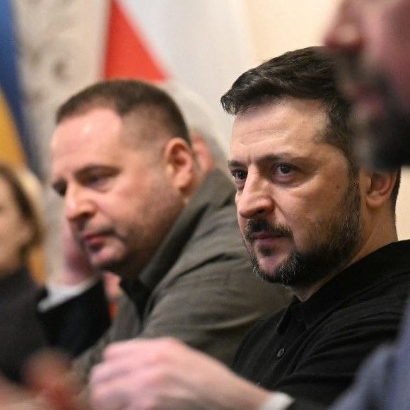 TribunePop23's tweet image. 🚨ALERTE INFO

Des perquisitions visant Andrii Iermak, chef de cabinet de Volodymyr Zelensky, sont en cours ce vendredi, annonce l&apos;agence nationale anticorruption ukrainienne.