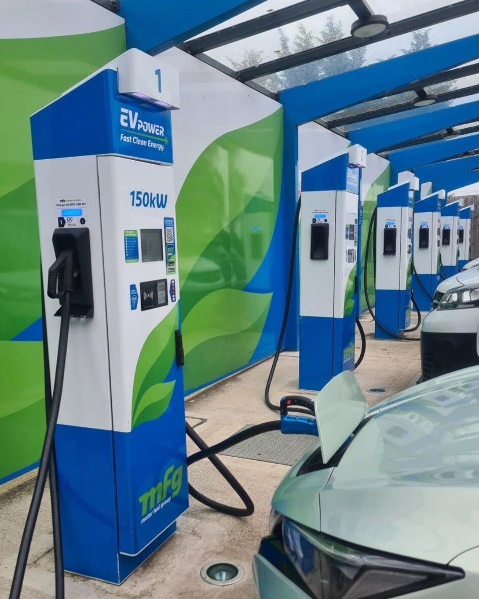 zap_map's tweet image. 🛣️Not far from junction 17 of the M4 there&apos;s a handy hub of @mfgevpower chargers, where you can grab a quick @CostaCoffee while you top up on range.
💳With a Zapmap charging card, paying and plugging in takes no time at all. 
Get your charging card now⤵️
bit.ly/4oaGEX0