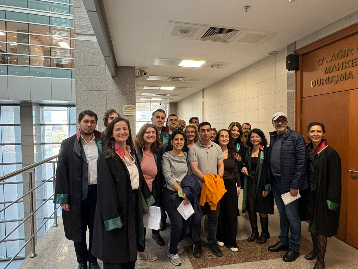 Veli_Der's tweet photo. 19 Mart sonrası gözaltına alınan ve yargılanan gençlerimizin yanında olduk.
Bugün Saraçhane Davası’nda 87 gencimiz için beraat kararı verildi.
Bir kez daha adalet ve gençler kazandı.
#Velider #GençlerinYanindayiz #SaraçhaneDavasi https://t.co/AYjQpa4h1A