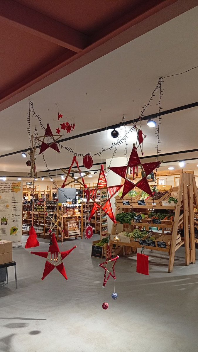 💫🎄 La decoració de Nadal també arriba a #SupercoopManresa!
Agraïm la implicació de l'equip de manteniment i la feina de totes les sòcies voluntàries que ens han ajudat a transformar la botiga 🙌
#Manresa