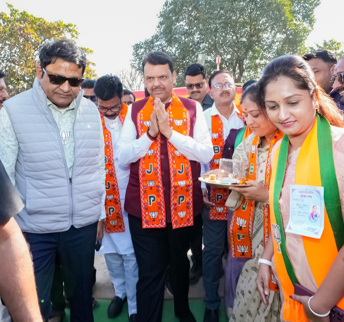 Dev_Fadnavis's tweet image. वाशिमच्या परिवर्तनाचा संकल्प... नीतीही, निधीही आणि नियतही!

वाशिम जिल्ह्यातील नगर परिषदांच्या आणि नगर पंचायतीचे नगराध्यक्ष पदाचे भाजपा उमेदवार व सर्व नगरसेवक पदाचे उमेदवार यांच्या प्रचारार्थ, आज वाशिम येथे आयोजित &apos;जाहीर सभे&apos;मध्ये उपस्थित राहून जनसमुदायाला संबोधित केले.

आमच्याकडे…