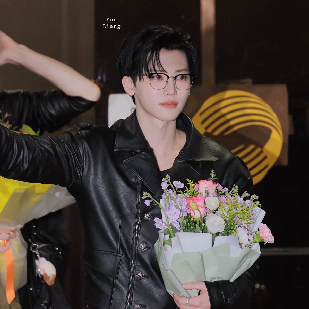 linkajaemin's tweet image. to work                                        off work