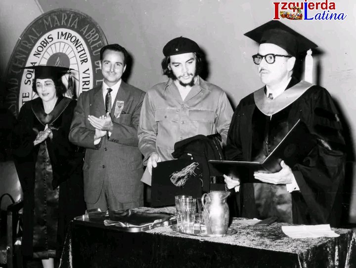 “ Su ejemplo nos inspira ”.

Un día como hoy pero del año 1959 la Universidad Central “Marta Abreu” de Las Villas, otorgaba al guerrillero heroico Ernesto Che Guevara, el título, Doctor Honoris Causa en Pedagogía. #IzquierdaLatina
#CheVive.
