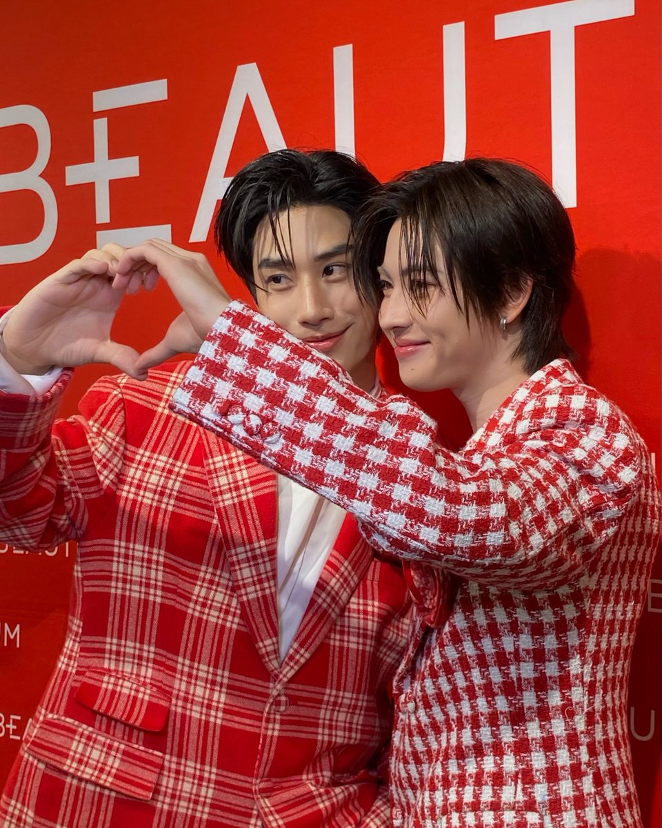 MizuMi__'s tweet image. ผู้กองต็อกกับน้องแป๋ว มา check in แล้วค้าบ
พี่ๆติดฝน ตื่นเต้นมั้ยยย🩵🫶🏻⭐️

#MizuMi 
#MizuMixTleFirstone_น็อกมันที่บิวเทรี่ยม #BEAUTRIUM14thAnniversary #TLE_mtm #Firstone #TleFirstone #เติ้ลเฟิร์สวัน