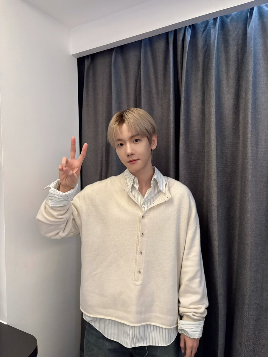 2025.11.28 YIZHIYU
Beijing Fan Sign Event ✍️

베이징 체리들 오늘 너무 반갑고 즐거웠어요!! 우린 내일 상하이에서 또 만나요☺️🫶

#백현 #BAEKHYUN #EssenceofReverie #Elevator