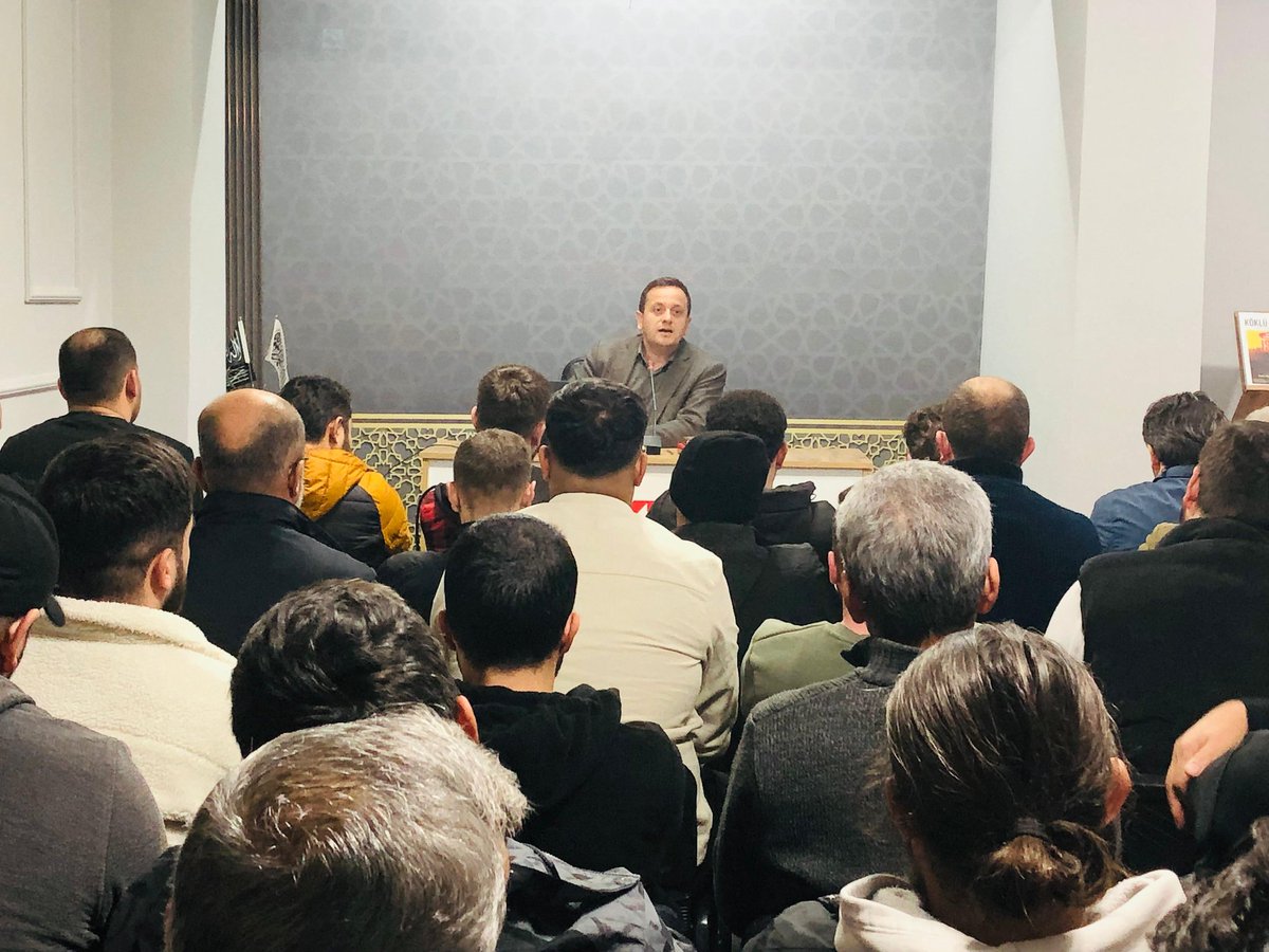 Köklü Değişim Gençlik Kollarının ülke genelinde sürdürdüğü
“Neslini ve Geleceğini İslâm ile Koru!” kampanyası kapsamında Temsilciliğimizde“İfsad Edilen Nesiller, Çözümler ve sorumluluklarımız ” başlıklı panelini  gerçekleştirdik.
#NesliniVeGeleceğiniKoru
#GençliğimizHebaEdiliyor