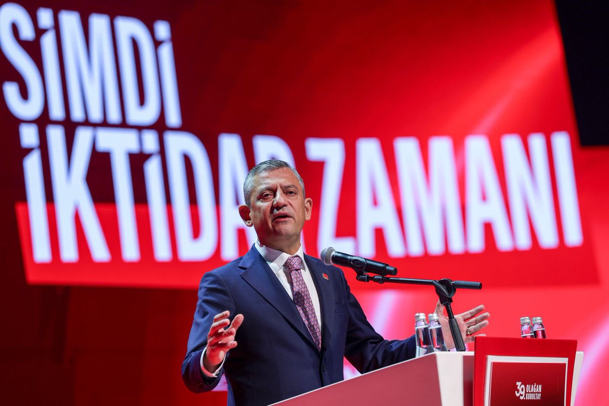 EkremKeremOktay's tweet photo. Şimdi iktidar zamanı! 

38'inci Olağan Kurultayımızda başlayan değişim, yerel seçimlerde partimizi Türkiye'nin birinci partisi yaptı.

39'uncu Olağan Kurultayımız, yerelde kazandığımız zaferi genelde kazanmanın başlangıcı olacak. 

Milli egemenliği korumak, Cumhuriyetimizi en yüksek seviye demokrasiye kavuşturmak, fırsat eşitliğini sağlamak, yoksulluğu sıfırlamak, ülkemizi hak ettiği noktaya taşımak için kadrolarımız da programımız da hazır. 

Genel Başkanımız Sn. @eczozgurozel öncülüğünde hep birlikte başaracağız.