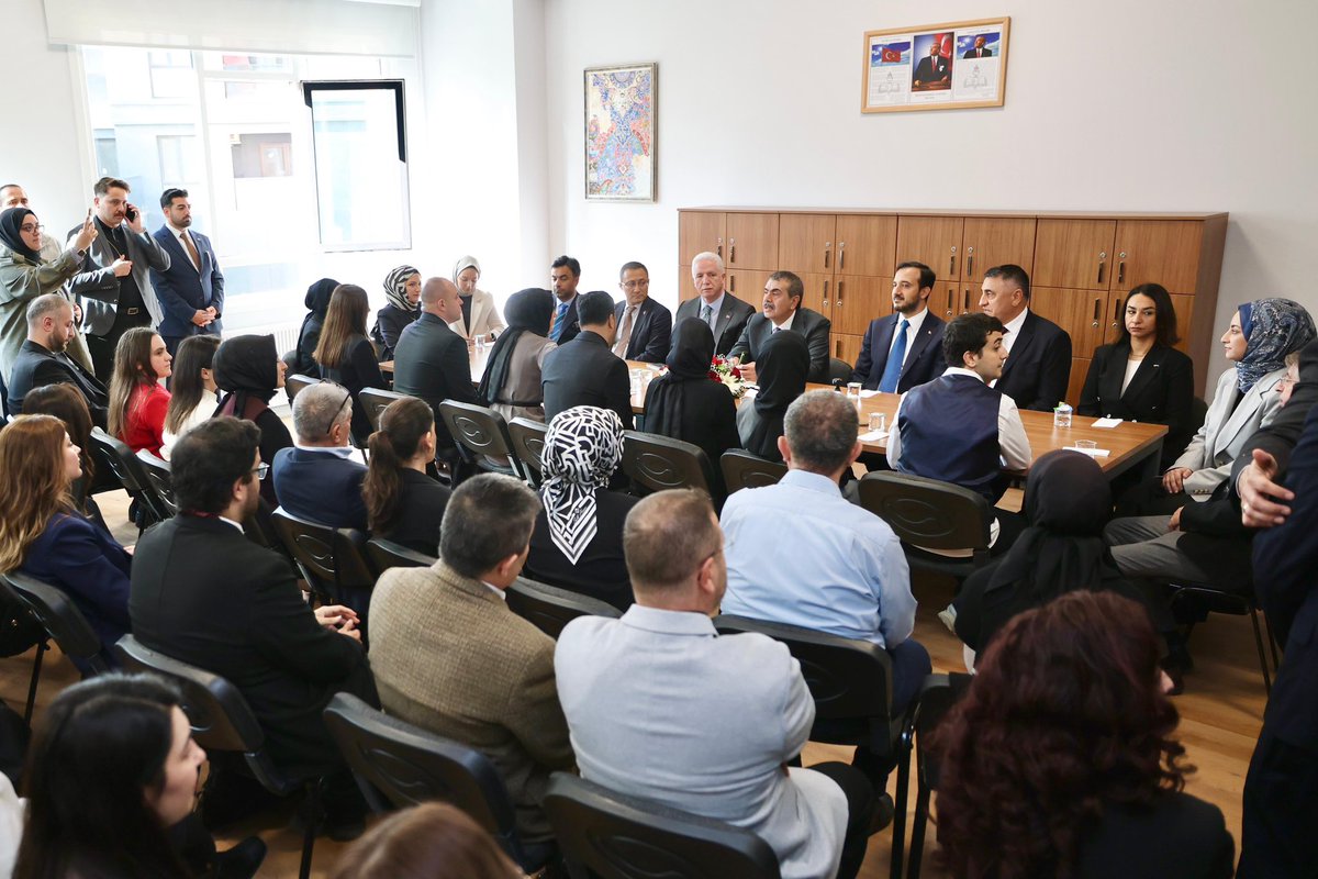 abdullahozdemir's tweet photo. Milli Eğitim Bakanımız Sn. @Yusuf__Tekin’in katılımlarıyla Bağcılar Haşmet Topaloğlu Anadolu Lisesi’nin açılışını gerçekleştirdik.

1200’den fazla öğrenciye eğitim verecek olan okulumuz; spor alanları, bilim ve teknoloji sınıfları, atölyeleri ve modern yapısıyla gençlerimize güçlü bir eğitim ortamı sağlayacak.

Bu güzide eseri ilçemize kazandıran hayırsever iş insanı Haşmet Topaloğlu’na teşekkür ediyor, okulumuzun tüm Bağcılar’ımıza ve İstanbul’umuza hayırlı olmasını diliyorum.