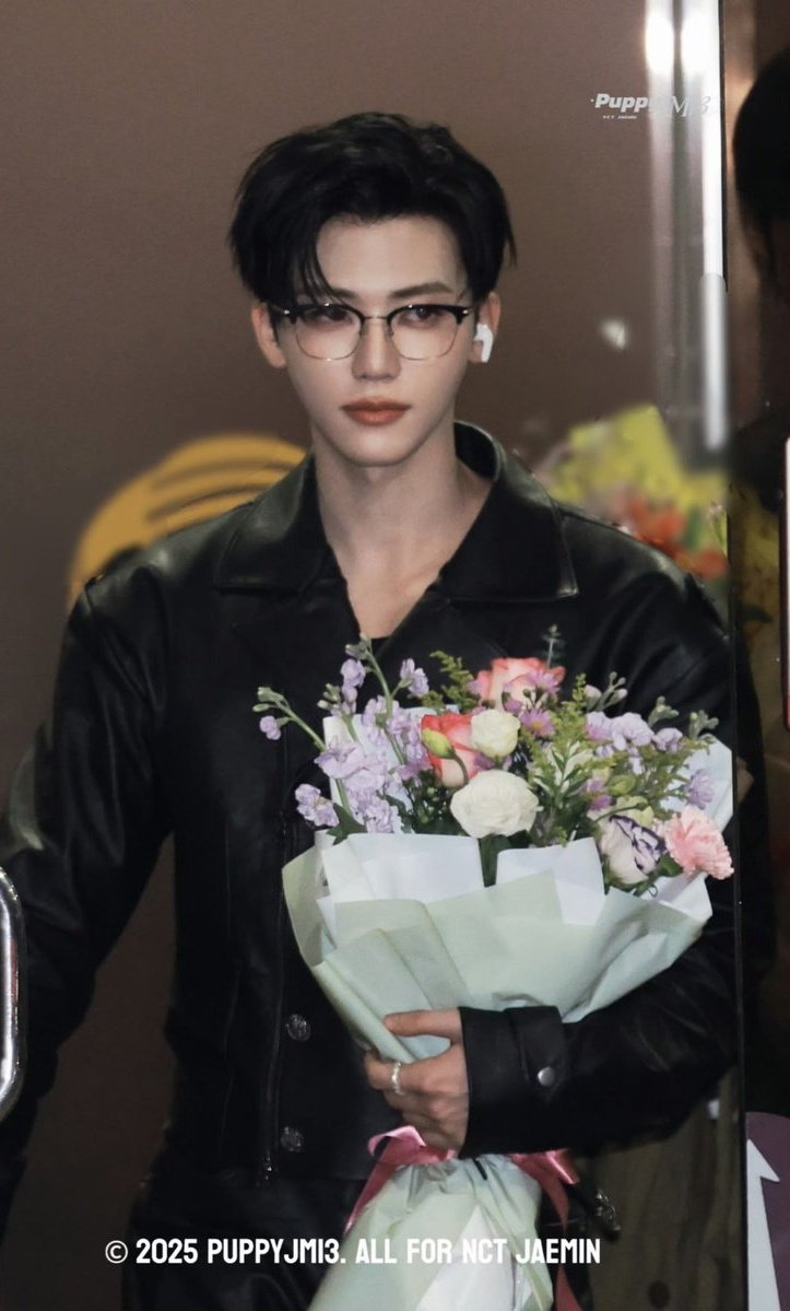 jungshasa's tweet image. my man.................