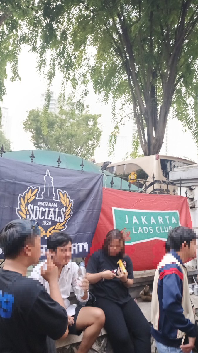 Mari bersenang senang... Asikin ajaa 🍻