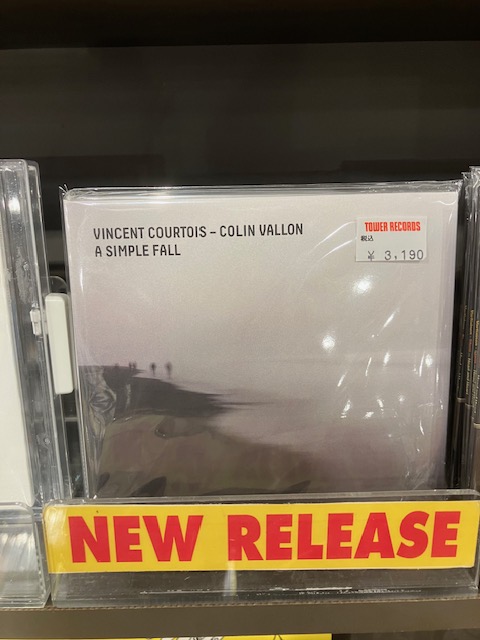 【JAZZ】ただいま来日中♪スイス出身のピアニスト、Colin Vallon！チェロの名手Vincent Courtoisとのデュオ・アルバムが新入荷。
明日11/29(土）はいよいよ大阪でのトリオ・コンサート、フェニーチェ堺・大スタジオ にて13時半開演です！
#ColinVallon
#堺環濠ジャズフェスティバル