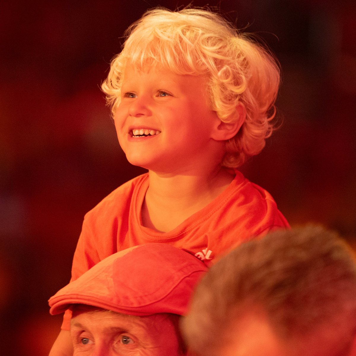 Op zoek naar een leuk familie-uitje in de voorjaarsvakantie? 👇

In het Staatsloterij TeamNL Huis in Milaan zijn kinderen meer dan welkom 🧡 Kom samen met je familie de wedstrijden op grote schermen kijken, zelf de wintersporten uitproberen en onze helden toejuichen!

Extra fijn: