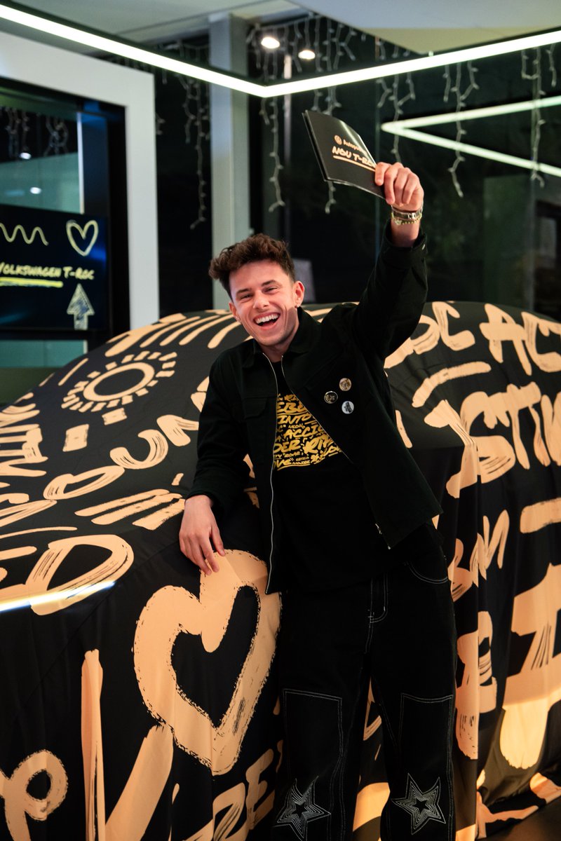 💛 La nostra T-Night va deixar clar que el nou T-Roc ha arribat per brillar.

Una presentació marcada per l’energia de <a href="/raulbonsi/">Raul Martinez Sanchez</a>, plena de moments que van fer del llançament un èxit.

Cocktail personalitzat T-Roc, Scalextric, DJ i molt de rock🎸🤘🏽✨ T'esperem per descobrir-lo.