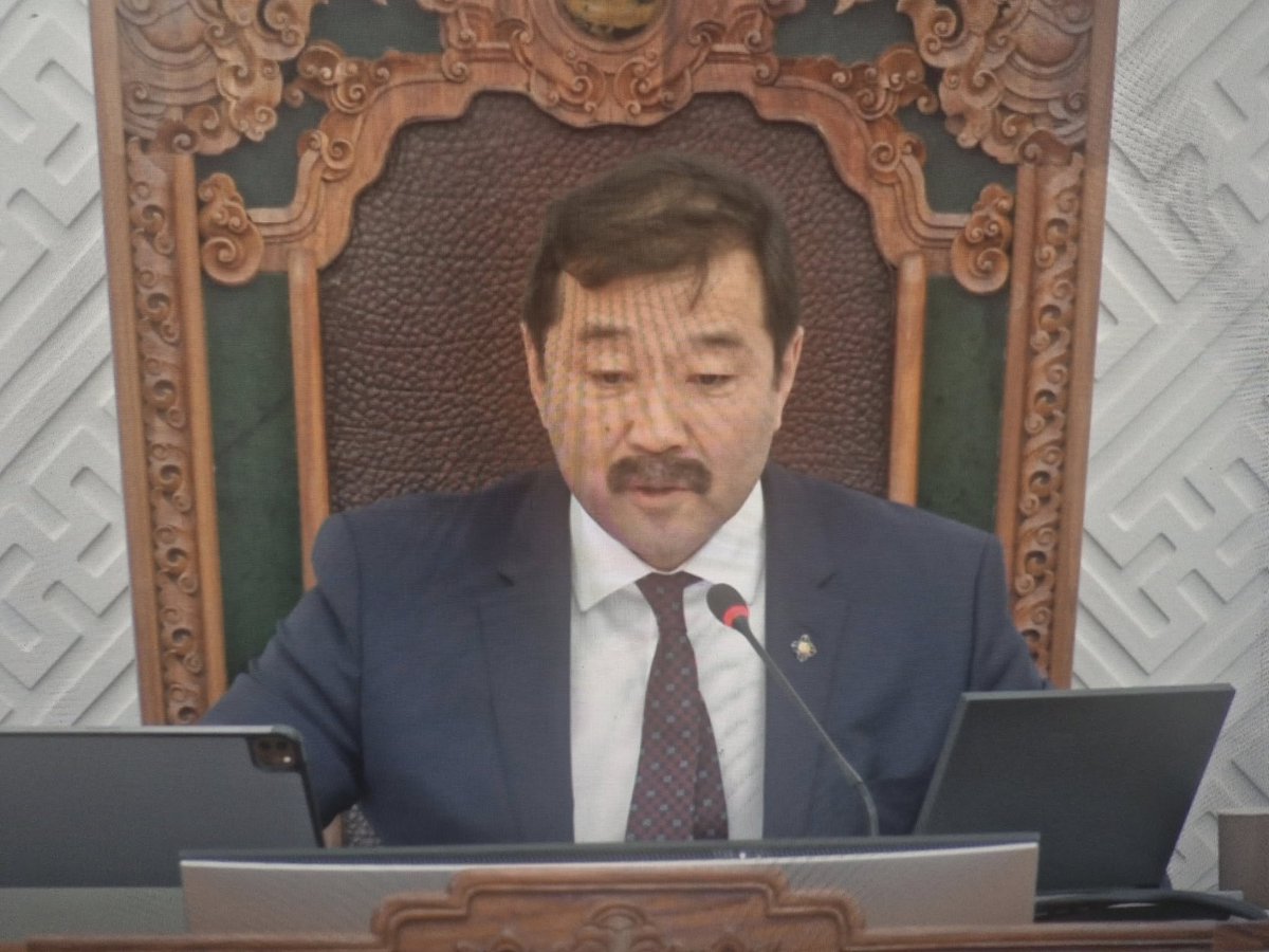 Ж.Бат-Эрдэнэ: Санал гаргасан ажлын хэсэг. Санал хураалт. Зөвшөөрсөн 1 татгалзсан 86.  Угаасаа хурал удирдаж байгаа Бат-Эрдэнээс өөр хүн танхимд байхгүй юм бишүү дээ