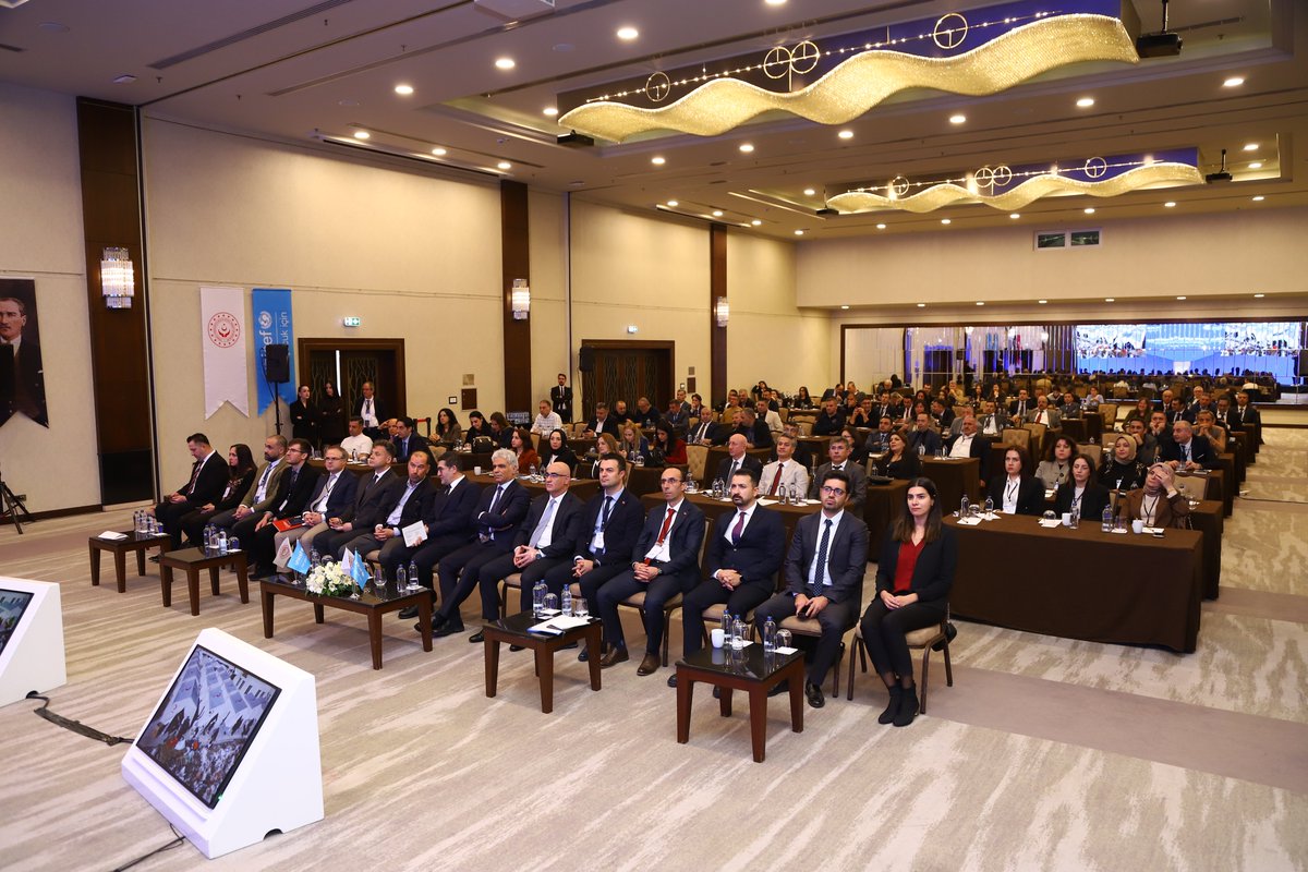 “Şoka Duyarlı Sosyal Yardım Çalıştayı”, 21-22 Kasım 2025 tarihlerinde Ankara’da 81 il Sosyal Yardımlaşma ve Dayanışma Vakfı Müdürünün katılımıyla gerçekleştirildi.

Haberin detayları: aile.gov.tr/sygm/haberler/…

<a href="/MahinurOzdemir/">Mahinur Özdemir Göktaş</a> 
<a href="/tcailesosyal/">T.C. Aile ve Sosyal Hizmetler Bakanlığı</a>