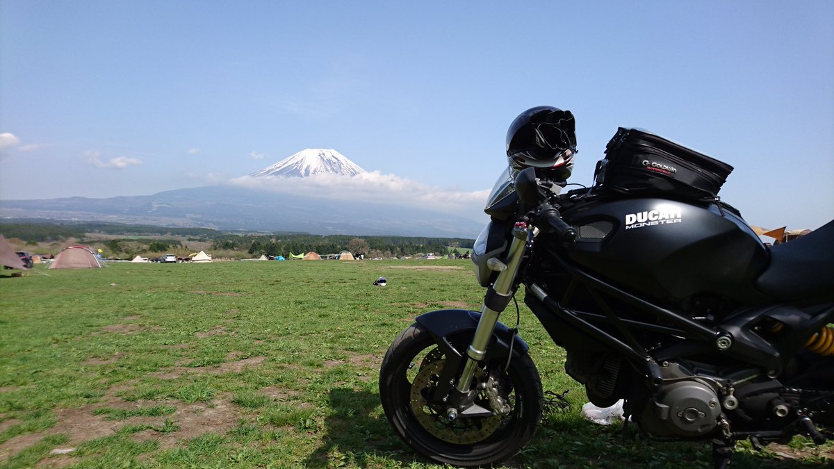 hirohisafd3s's tweet photo. #これを見た人はTLに富士山を放流しよう
#Ducati #Monster696
Monster696に乗ってた時にふもとっぱらで撮ったやつ

結局、Monster1200で富士山のあたりに行けてないな😅 https://t.co/EJJ7liGNQR