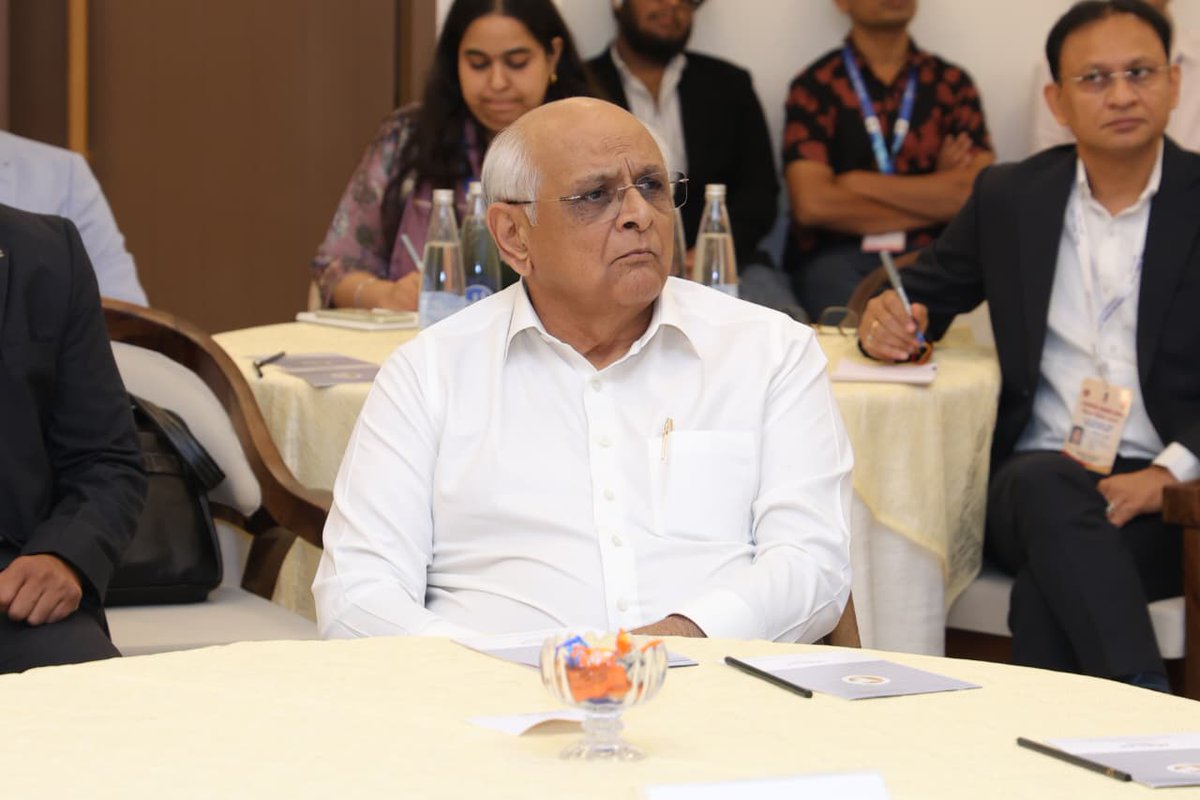 Bhupendrapbjp's tweet image. ધરમપુર ખાતે ચિંતન શિબિરના બીજા દિવસે જુદા જુદા ગ્રુપ ડિસ્કશન્સમાં સહભાગી થવાનો અવસર ખૂબ માહિતીપ્રદ બની રહ્યો. 

પોષણ અને જાહેર આરોગ્ય, રિન્યુએબલ એનર્જી અને ગ્રીન ઈકોનોમી,જાહેર સલામતી, સર્વિસ સેક્ટરનો વિકાસ, માનવ સંસાધન વિકાસ, કેપેસિટી બિલ્ડીંગ, વ્યક્તિગત કામગીરીનું મૂલ્યાંકન, સતત…